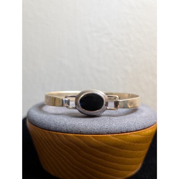 Vintage 925 Sterling Silver Black Inlaid Onyx Hook Bangle Bracelet - Picture 8 of 8